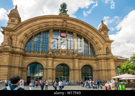 Francoforte, Germania - 17 giugno 2019: Frankfurt Hauptbahnhof è la più trafficata Stazione ferroviaria di Francoforte Foto Stock