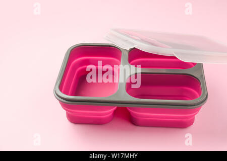 Scuola Vuota cestino pranzo sul colore di sfondo Foto Stock