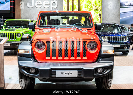 Bruxelles, Belgio, Jan 2019 rosso metallizzato Jeep Wrangler a Bruxelles Motor Show, gen 4, jl a quattro ruote motrici off-road veicolo fabbricato in Jeep Foto Stock