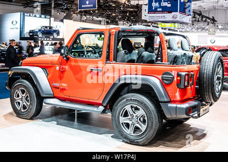 Bruxelles, Belgio, Jan 2019 rosso metallizzato Jeep Wrangler a Bruxelles Motor Show, gen 4, jl a quattro ruote motrici off-road veicolo fabbricato in Jeep Foto Stock