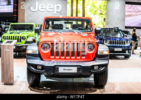 Bruxelles, Belgio, Jan 2019 rosso metallizzato Jeep Wrangler a Bruxelles Motor Show, gen 4, jl a quattro ruote motrici off-road veicolo fabbricato in Jeep Foto Stock