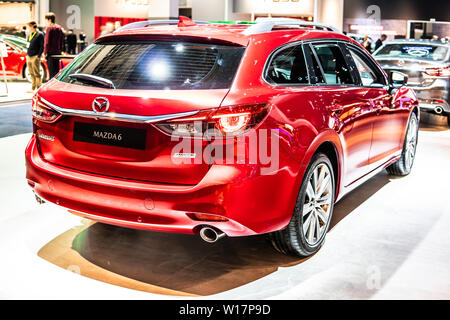 Bruxelles, Belgio, Jan 2019 red Mazda 6 station wagon, Bruxelles Motor Show, gen 3, GL, lifting di medie dimensioni macchina fabbricata in Giappone da Mazda Foto Stock