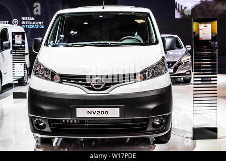 Bruxelles, Belgio, Jan 18, 2019: metallic bianco Nissan NV200 a Bruxelles Motor Show, luce furgone commerciale prodotta da Nissan Foto Stock