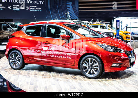 Bruxelles, Belgio, Jan 2019 red Nissan Micra a Bruxelles Motor Show, quinta generazione, K14, auto compatta prodotta dalla casa automobilistica giapponese Nissan Foto Stock