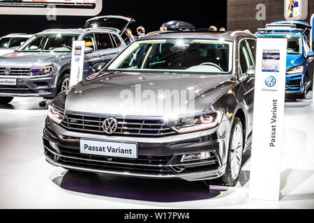 Bruxelles, Jan 2019 Volkswagen VW Passat variante a Bruxelles Motor Show, 8 gen, B8, tip 3G, prodotta dalla casa automobilistica tedesca Volkswagen Group Foto Stock