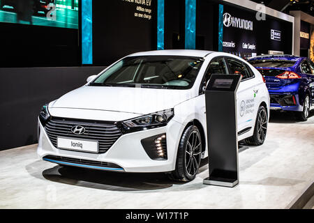 Bruxelles, Belgio, Jan 2019 bianco IONIQ Hyundai ibrido, Bruxelles Motor Show electric eco friendly macchina prodotta da sud coreano Hyundai Foto Stock