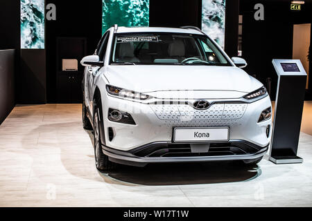 Bruxelles, Belgio, Jan 2019 white Hyundai Kona elettrico, Bruxelles Motor Show prodotta dalla Corea del Sud fabbricante automobilistico Hyundai Foto Stock