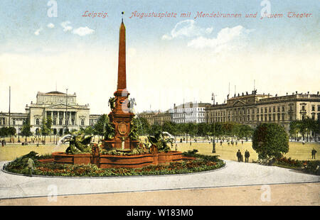 Leipzig, Germania. Augustusplatz piazza con la fontana e il nuovo teatro. Cartolina, 1910s. Foto Stock