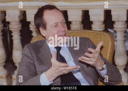 George Roy Hill, amerikanischer Fllmregisseur, bei einem intervista, Deutschland ca. 1985. Film americano direttore George Roy Hill durante un'intervista, Germania ca. 1985. Foto Stock