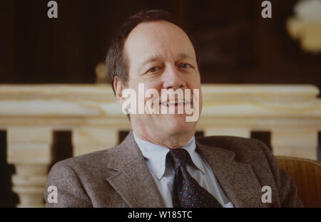 George Roy Hill, amerikanischer Fllmregisseur, bei einem intervista, Deutschland ca. 1985. Film americano direttore George Roy Hill durante un'intervista, Germania ca. 1985. Foto Stock