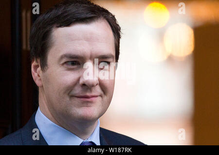 Il cancelliere George Osbourne numero esterno 11 di Downing Street a Londra, Regno Unito. 04 feb 2014. Foto Stock