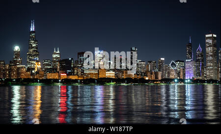 Chicago di notte - sorprendenti skyline - Chicago, Stati Uniti d'America - 12 giugno 2019 Foto Stock