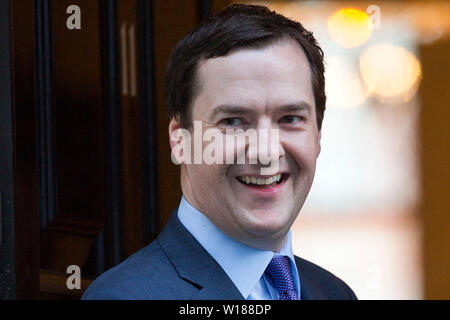 Il cancelliere George Osbourne numero esterno 11 di Downing Street a Londra, Regno Unito. 04 feb 2014. Foto Stock