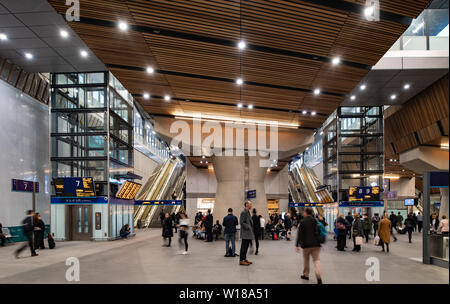 La stazione di London Bridge come Rush Hour Foto Stock