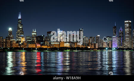 Chicago di notte - sorprendenti skyline - Chicago, Stati Uniti d'America - 12 giugno 2019 Foto Stock