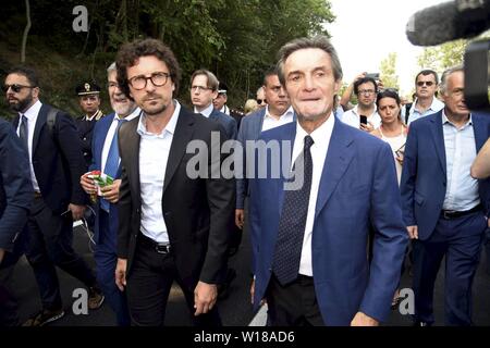 Inaugurazione di ANNONE PONTE CON TONINELLI ministro e Presidente Regione Lombardia Attilio Fontana (SICKI/fotogramma, Milano - 2019-07-01) p.s. la foto e' utilizzabile nel rispetto del contesto in cui e' stata scattata, e senza intento diffamatorio del decoro delle persone rappresentate Foto Stock