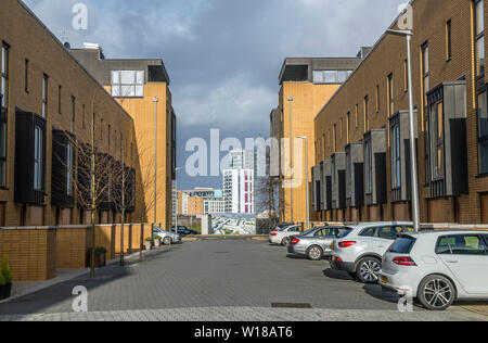 Alloggiamento moderno presso la Baia di Cardiff nel Galles del sud seguendo la e parte della rigenerazione urbana della baia che tuttora continua. Galles del Sud. Foto Stock