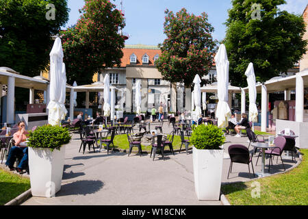 Cafe, il cortile del Museo Archeologico, Zagabria, Croazia Foto Stock