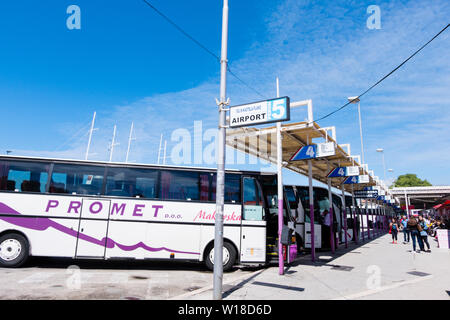 La stazione degli autobus per il porto, Split, Dalmazia, Croazia Foto Stock