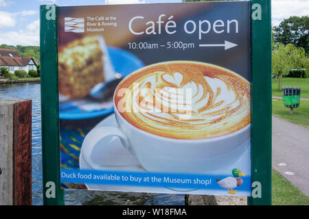 Cafe Open Firmare presso il River & Rowing Museum Henley on Thames Regno Unito Foto Stock