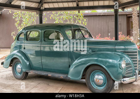 Plymouth Automobile usata da Elvis Presley a lasciare Tupelo e testa a Memphis e tagliare un record per record di Sun Foto Stock