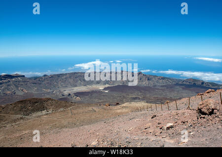 Vista dal vulcano Teide sulle nuvole, Tenerife, Spagna Foto Stock