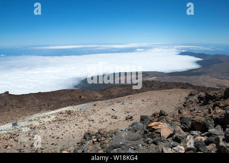 Vista dal vulcano Teide sulle nuvole, Tenerife, Spagna Foto Stock