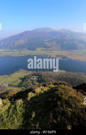 La molla vista sul lago di Bassenthwaite da Barf cadde, Keswick Town, Parco Nazionale del Distretto dei Laghi, Cumbria, England, Regno Unito Foto Stock