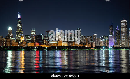 Chicago di notte - sorprendenti skyline - Chicago, Stati Uniti d'America - 12 giugno 2019 Foto Stock