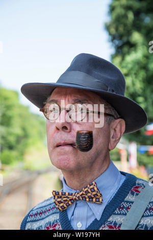 Kidderminster, Regno Unito. Il 29 giugno, 2019. Severn Valley ferrovie 'Step torna alla 1940's' ottiene fuori ad un inizio favoloso questo fine settimana con il costume di re-enactors giocare la loro parte nel fornire un autentica ricreazione del tempo di guerra la Gran Bretagna. Credito: Lee Hudson Foto Stock