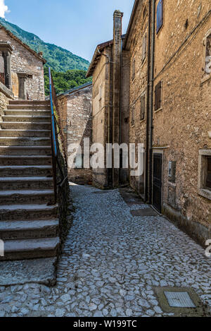 Italia Friuli Valcellina - Casso village quasi completamente disabitato dal disastro Vajont Foto Stock