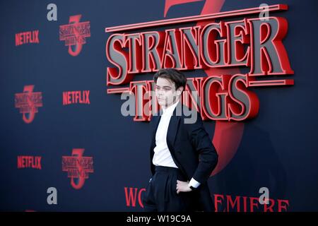 Charlie Heaton presso gli arrivi per straniero cose 3 Season premiere su NETFLIX, Santa Monica High School - Barnum Hall, Santa Monica, CA 28 Giugno 2019. Foto di: Priscilla concedere/Everett Collection Foto Stock