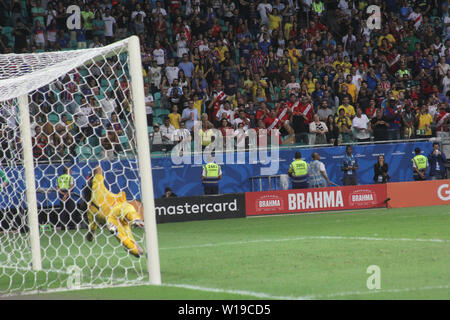 Il Brasile. Il 29 giugno, 2019. Il match tra Uruguay e Perù, valida per i quarti di finale della copa América 2019, tenutosi presso l'Arena Fonte Nova, Salvador il sabato pomeriggio (29) Credito: Niyi Fote/Thenews2/Pacific Press/Alamy Live News Foto Stock