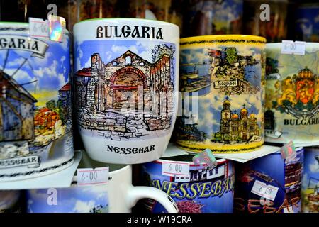 Vendita di souvenir caratteristici in NESSEBAR - Mar Nero - Bulgaria Foto Stock