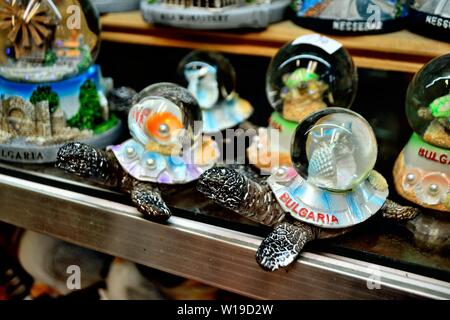 Vendita di souvenir caratteristici in NESSEBAR - Mar Nero - Bulgaria Foto Stock