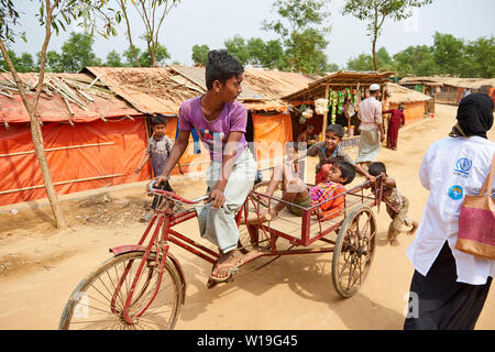 Ritratto di un bambino in Kutupalong Rohingya Refugee Camp, Bangladesh Foto Stock