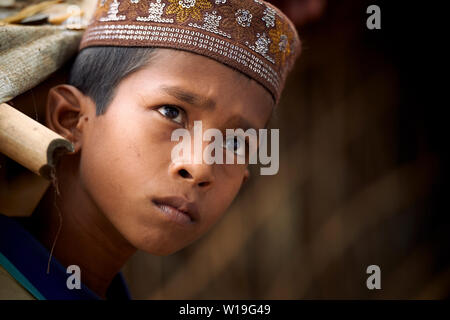 Ritratto di un bambino in Kutupalong Rohingya Refugee Camp, Bangladesh Foto Stock