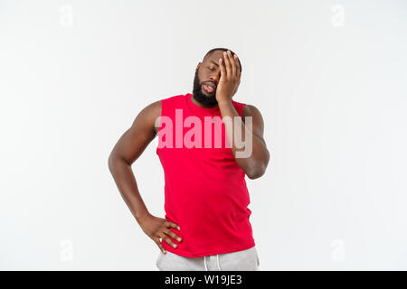 Young sport americano africano uomo infelice e frustrato con qualcosa. Negativo l'espressione del viso. Foto Stock