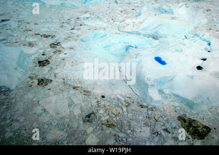 Mare di ghiaccio nella baia di Disko. La National Geographic Society rilasciata il 3 agosto 2015 una nuova mappa raffigurante un radicale perdita di ghiaccio nell'Artico. Check it out per te a http://news.nationalgeographic.com/2015/08/150803-arctic-ice-obama-climate-nation-science/. Secondo i ricercatori del danese Istituto meteorologici quasi dieci chilometri cubi di ghiaccio si scioglie ogni giorno dalla Groenlandia lastra di ghiaccio, acqua dolce di dumping nell'oceano. La lastra di ghiaccio gioca un ruolo importante nel raffreddare il pianeta, come 90 percento di luce del sole è riflessa di ritorno fuori nell'atmosfera. Perdere la Groenlandia ho Foto Stock