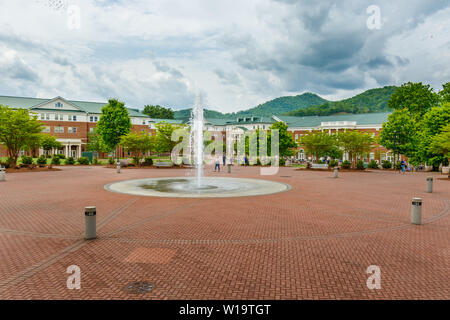 CULLOWHEE, NC, Stati Uniti d'America - 4 maggio: Central Plaza il 4 maggio 2019 presso la Western Carolina Università in Cullowhee, North Carolina. Foto Stock