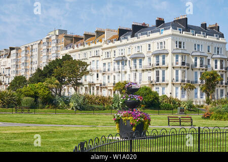 Terrazze in stile vittoriano e giardini a Warrior Square, St Leonards on Sea, East Sussex, sulla costa sud dell'Inghilterra Foto Stock