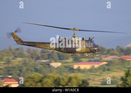 Stoccarda/Germania Agosto 22, 2019: UH-1 Huey dal tedesco Air Force all'Aeroporto di Stoccarda. Foto Stock