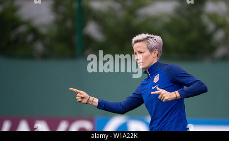 Lione, Francia. 01 Luglio, 2019. 01 luglio 2019, France (Francia), Lione: Calcio, donne: WM, squadra nazionale USA, training finale: Megan Rapinoe danze. Credito: dpa picture alliance/Alamy Live News Foto Stock