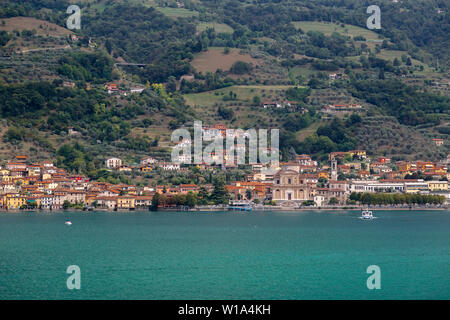 Il Lago d Iseo e il villaggio Sale Marasino. Italia Foto Stock