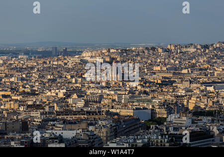 Vista dell'ottavo arrondissement di Parigi e la chiesa di Sant'Agostino. Francia Foto Stock