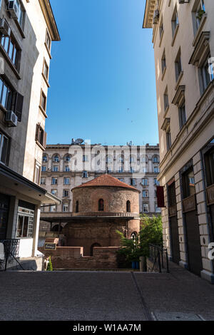 Sofia, Bulgaria - 3 Maggio 2019: Antico complesso archeologico e la chiesa di San Giorgio, Sofia, Bulgaria Foto Stock