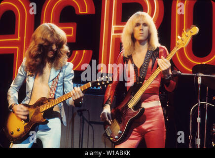 AEROSMITH noi del gruppo rock con Brad Whitford e Tom Hamilton su Midnight Special TV Show presso la NBC circa 1974 di Burbank, in California. Foto: Jerffrey Mayer Foto Stock