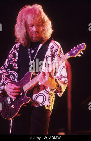 AEROSMITH US Rick gruppo con Brad Whitford su ottobre 15, 1994 a Blockbuster Pavilion di Devor, California. Photo: Jeffrey Mayer Foto Stock