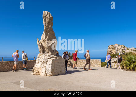 MALLORCA, Spagna - 6 Maggio 2019: Statua di Antonio Parietti, architetto della strada fino a Cap de Formentor. Mirador es Colomer, Mallorca Europa Foto Stock