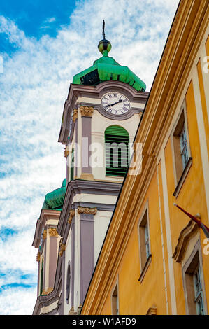 Vista sulla storica Chiesa cistercensi chiesa in Szekesfehervar, Ungheria Foto Stock